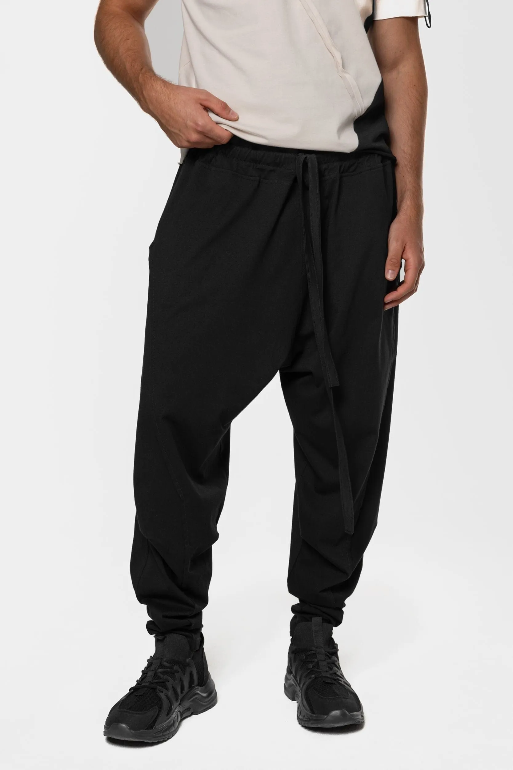 Stylish Monochrome Harem Pants: Effortlessly Chic and Comfortable