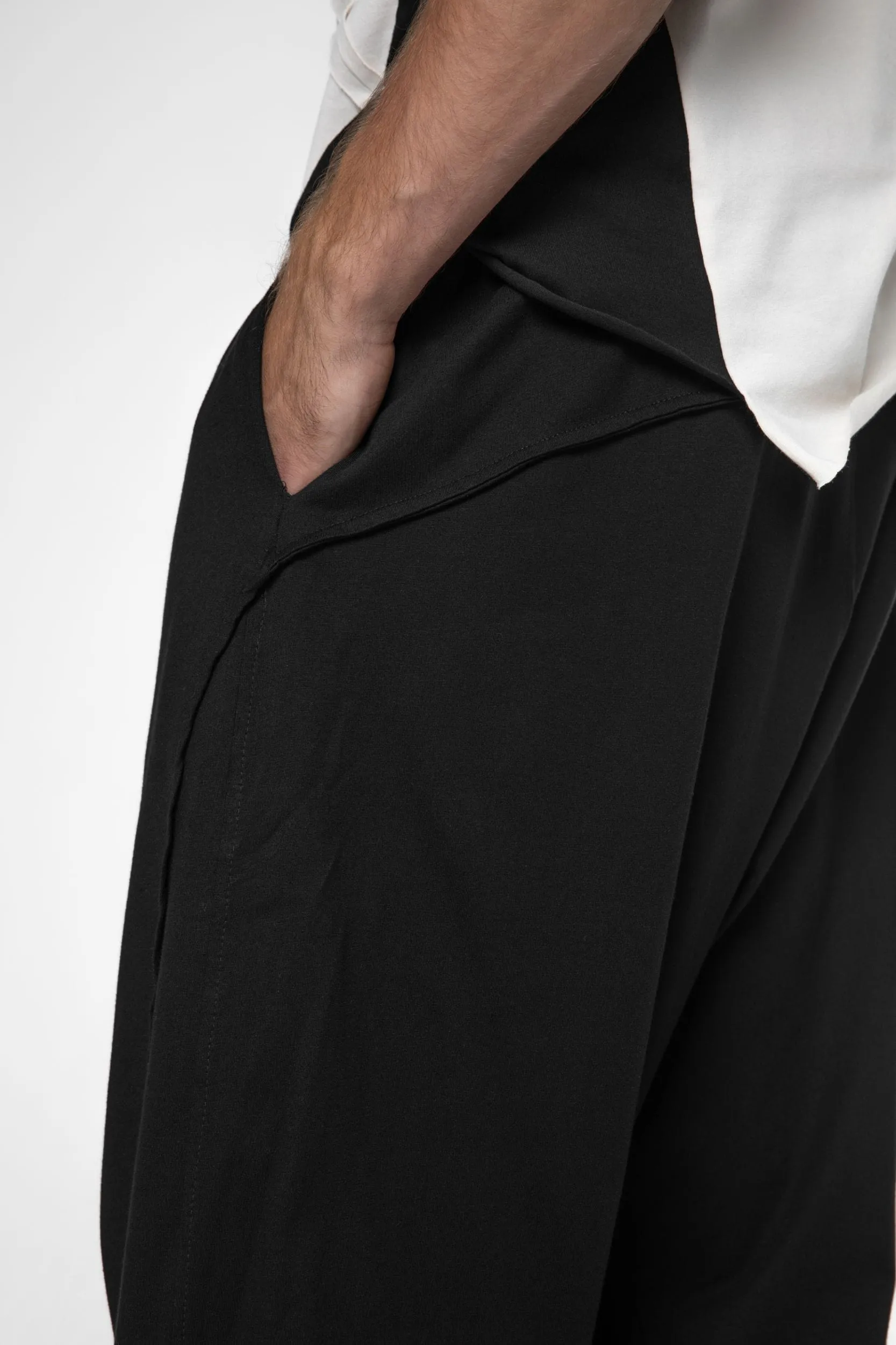 Stylish Monochrome Harem Pants: Effortlessly Chic and Comfortable